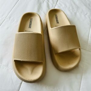 Tan cloud slides women’s